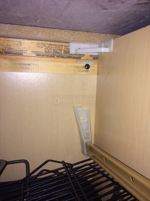 User submitted a photo of a drawer bracket.