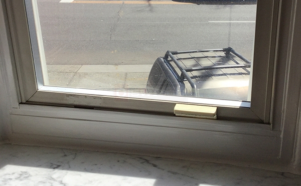 User submitted a photo of a window handle.