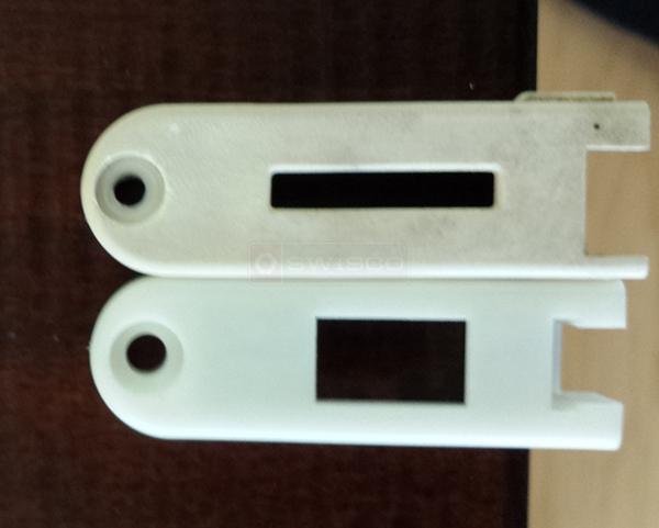 User submitted a photo of tilt latches.