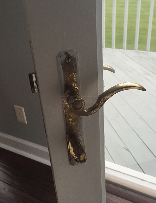 User submitted a photo of a door handle.