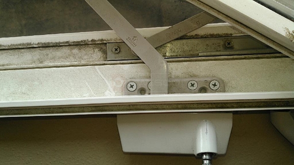User submitted a photo of a window operator.