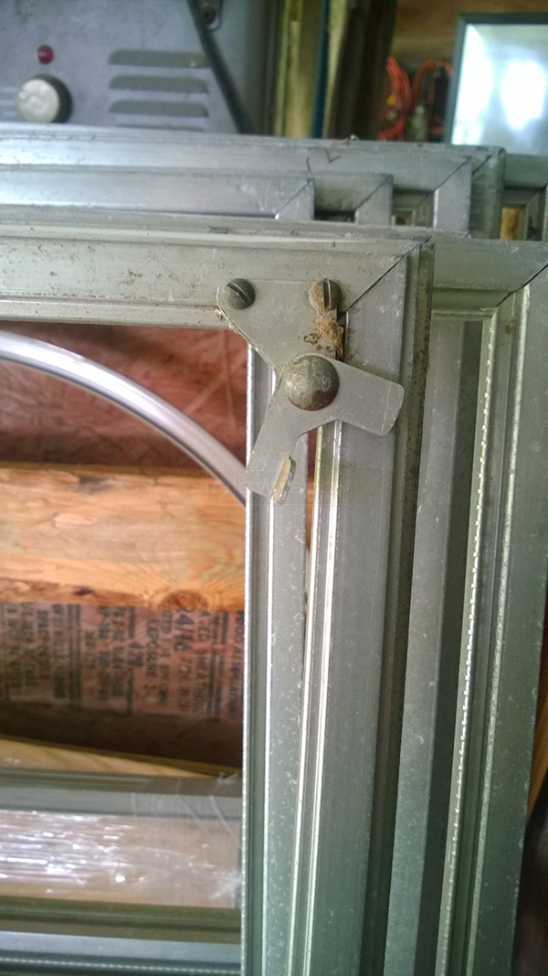 User submitted a photo of window hardware.