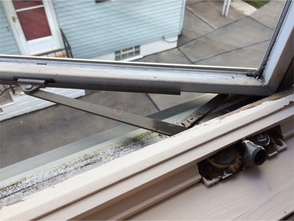 User submitted photo of their window hardware.