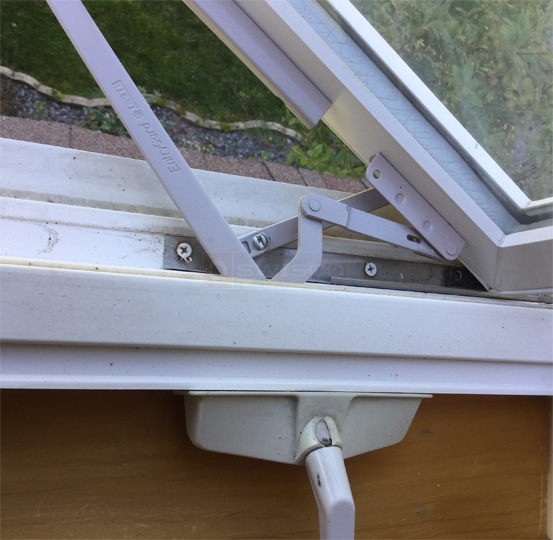 User submitted photo of their window hardware.