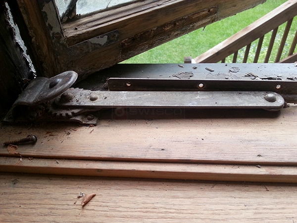 User submitted a photo of a window operator.