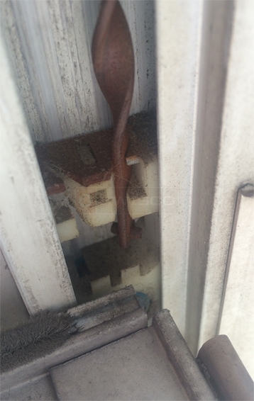 User submitted photo of their window hardware.