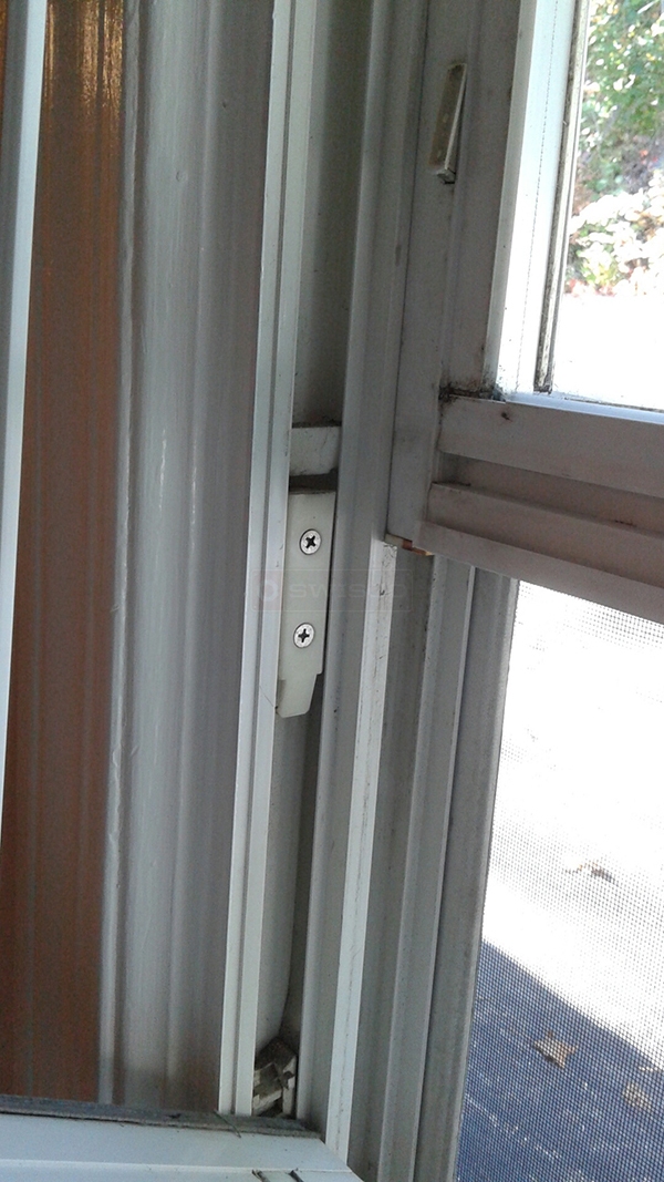User submitted a photo of window hardware.