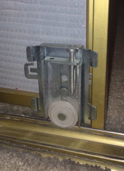 User submitted photo of their closet hardware.