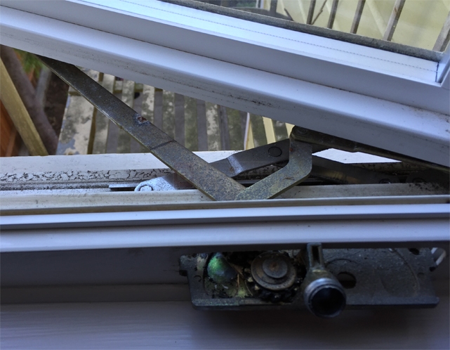 User submitted photo of their window hardware.