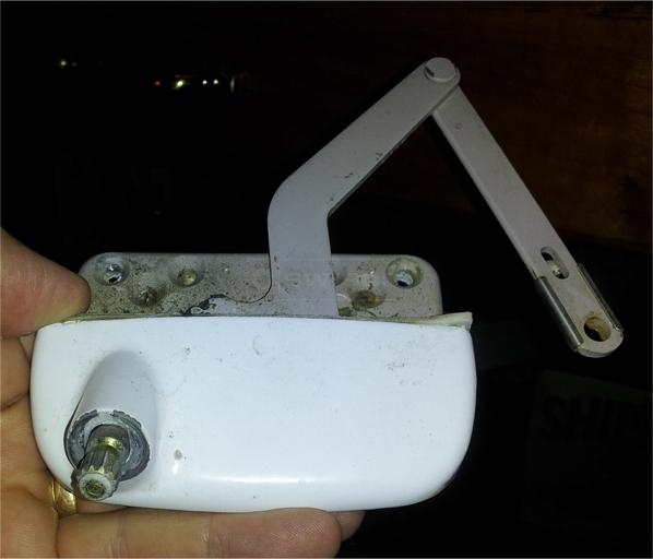 User submitted photo of their window hardware.