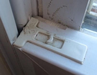 User submitted photo of their window hardware.