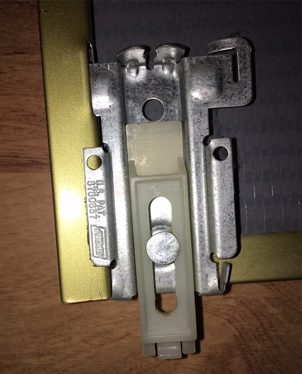 User submitted a photo of closet hardware.