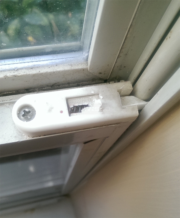 User submitted a photo of a tilt latch.