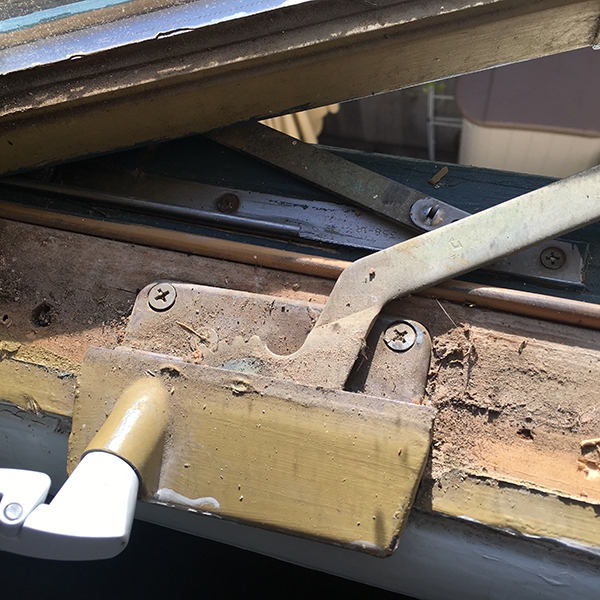 User submitted a photo of a window operator.