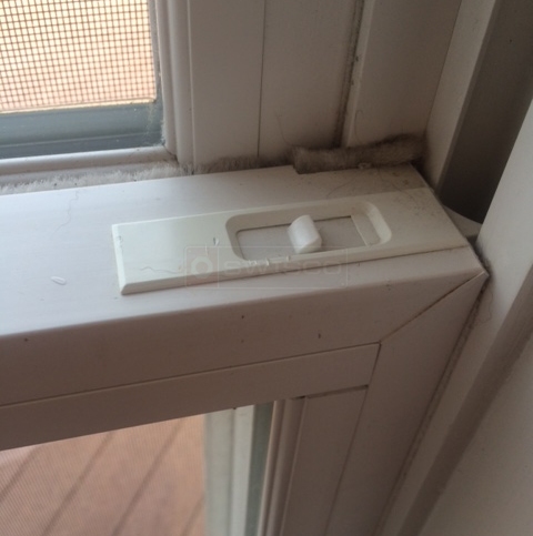 User submitted a photo of a tilt latch.