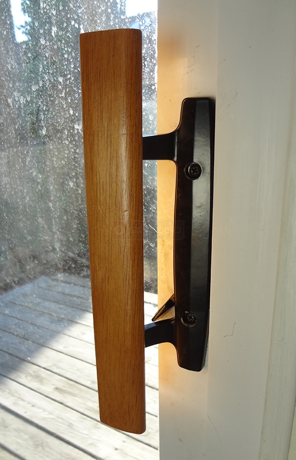 User submitted a photo of a patio door handle.