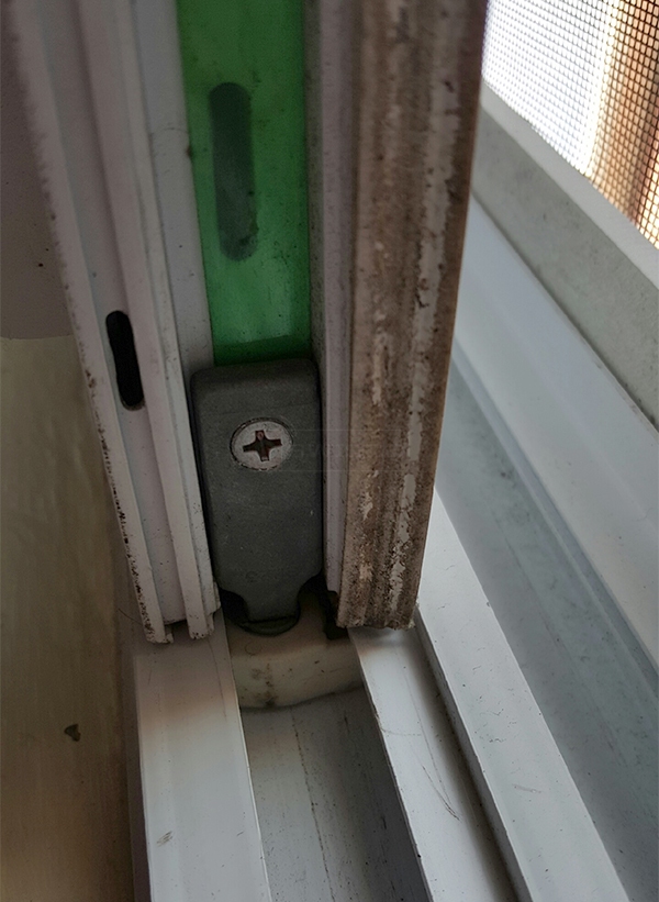 User submitted a photo of window hardware.