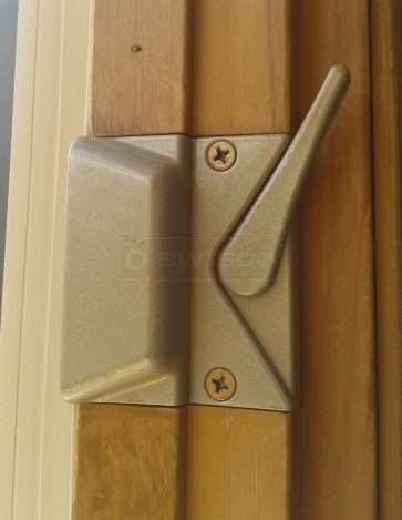 User submitted photo of their window hardware.