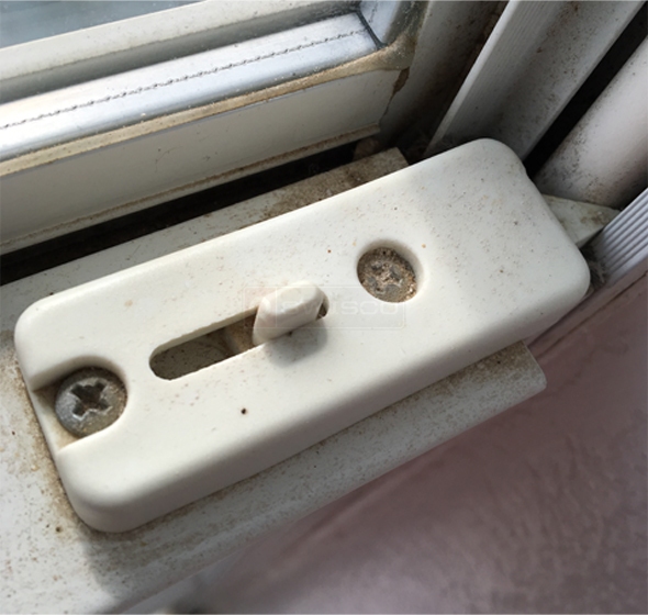 User submitted image of their window hardware.