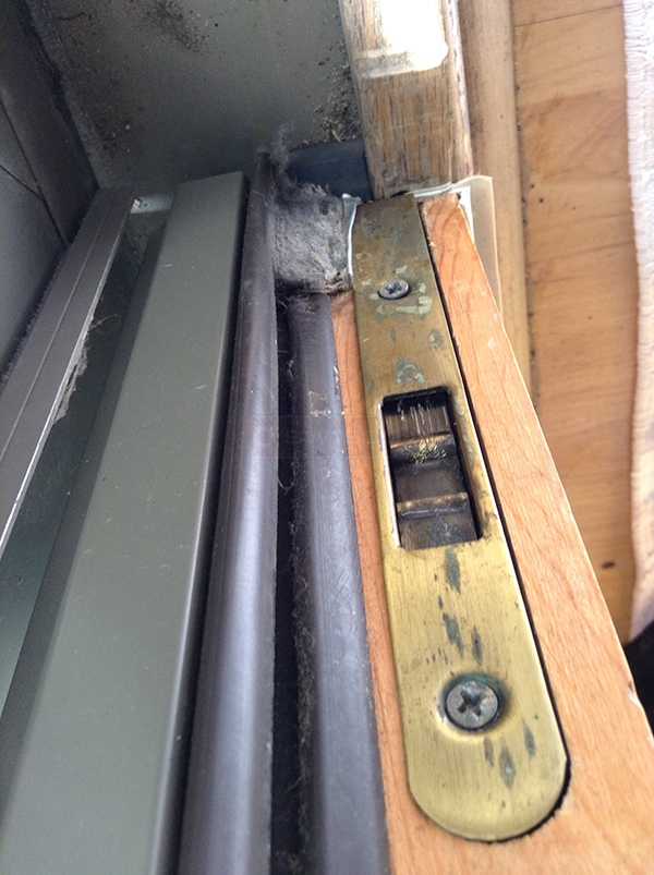 User submitted a photo of a french door lock.