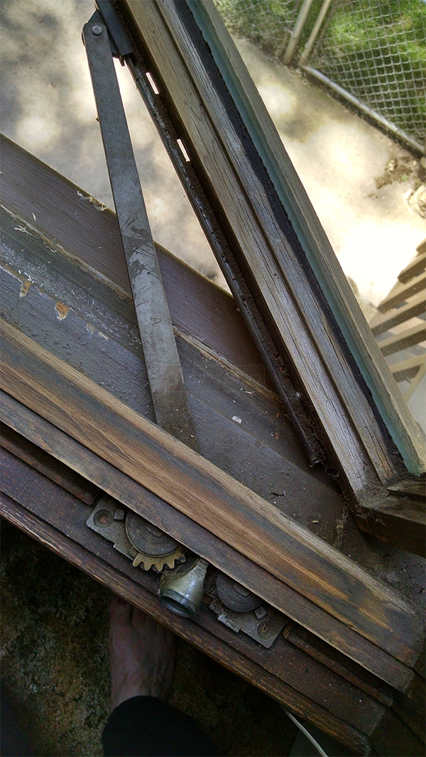 User submitted a photo of a window operator.