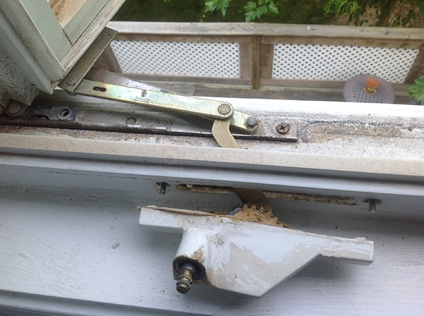 User submitted photos of a window operator.