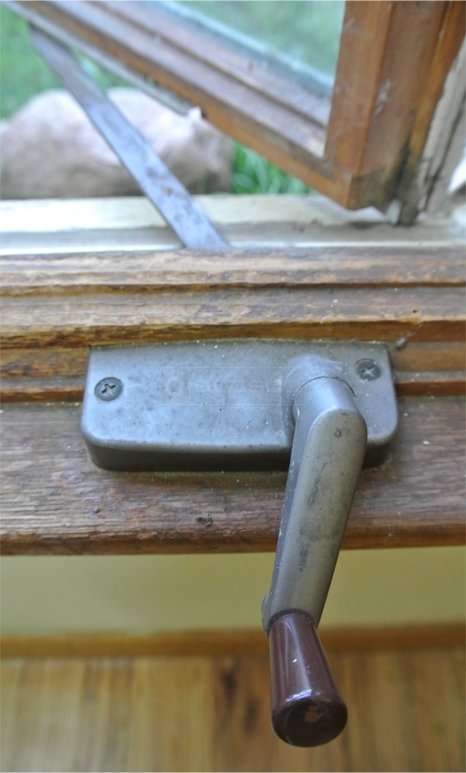User submitted image of their window hardware.
