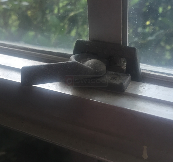 User submitted image of their window hardware.