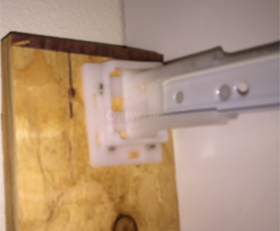 User submitted image of their drawer and cabinet hardware.