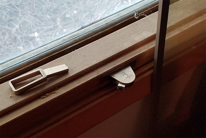 User submitted a photo of window hardware.