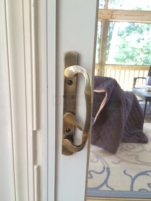 User submitted a photo of a door handle.