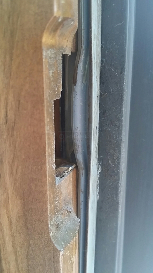 User submitted a photo of window hardware.