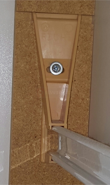 User submitted image of their drawer and cabinet hardware.