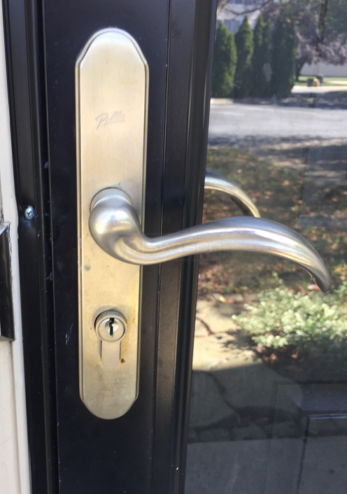 User submitted image of their door hardware.