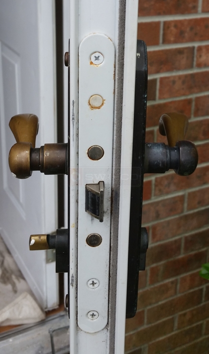 User submitted image of their door hardware.