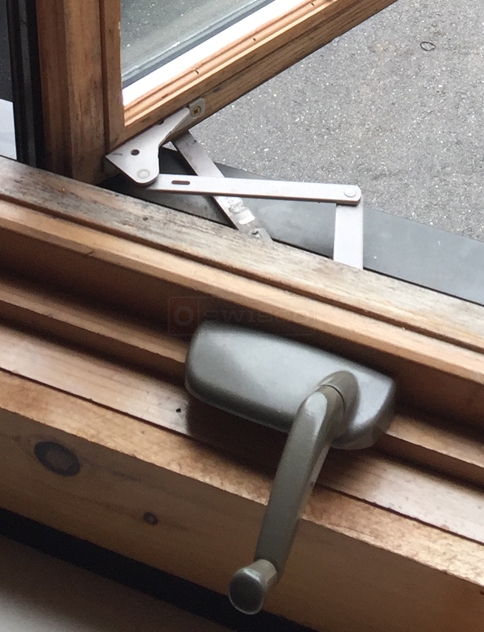 User submitted image of their window hardware.