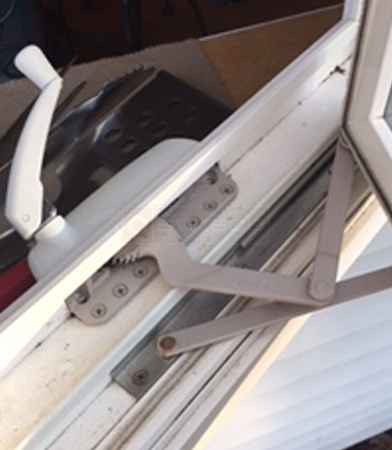 User submitted image of their window hardware.