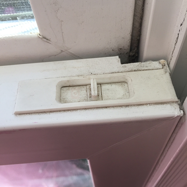 User submitted a photo of a tilt latch.