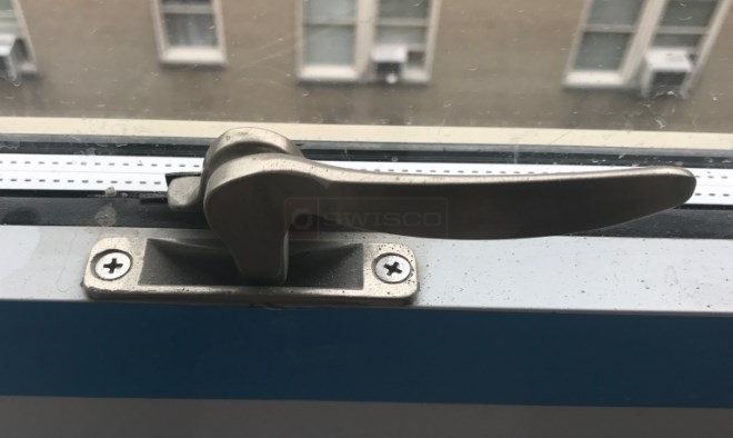 Locking handle