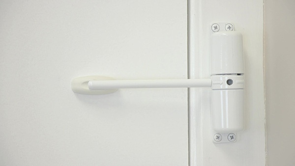 32-507 Automatic Safety Door Closer