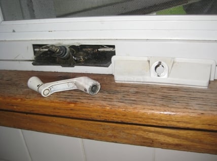 User submitted photo of window crank and cover with handle.