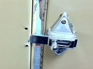 User submitted photo of their toilet partition door lock.