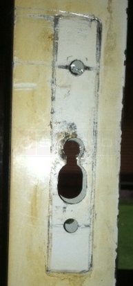 A customer submitted photo of a handle's installation hole.