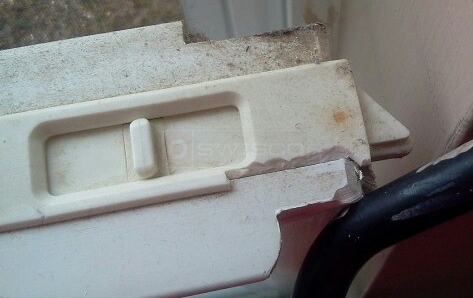 User submitted picture of internal window lock DH-R30 4060 Series 151 windows.