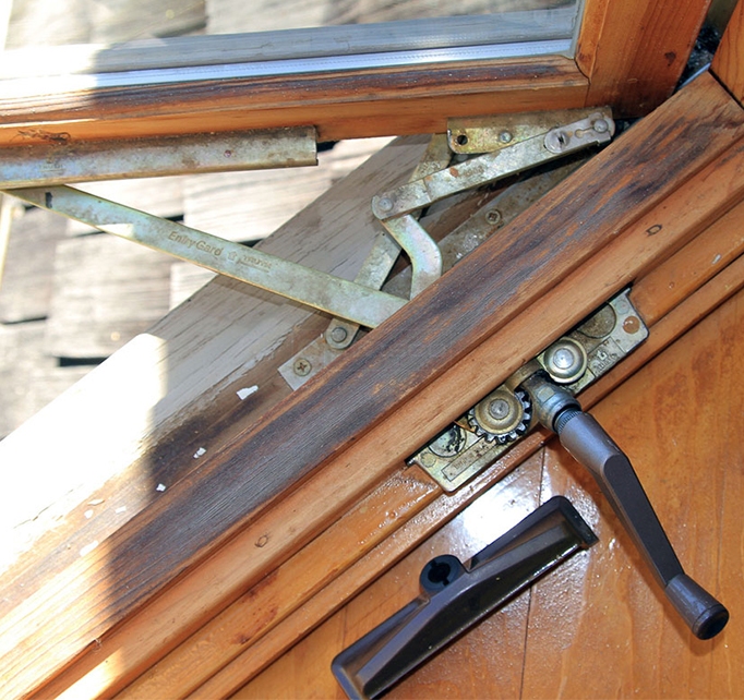 User submitted picture of window operator and other hardware.