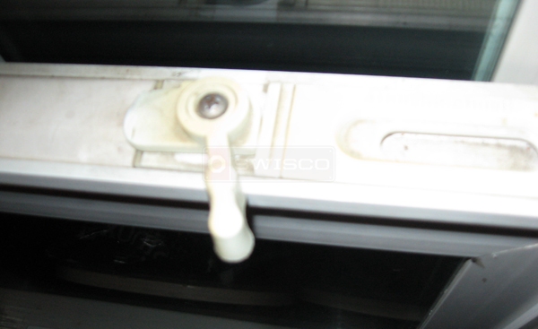 User submitted a photo of a window latch.