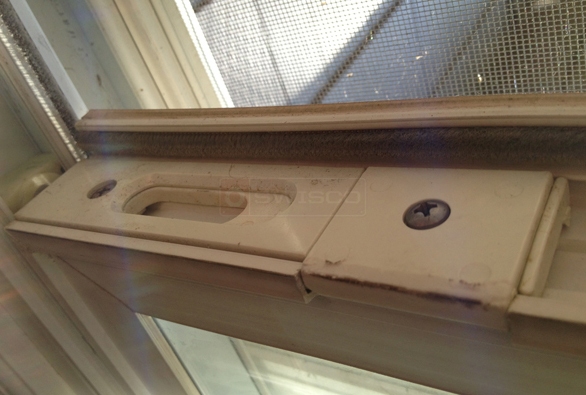 User submitted a photo of a tilt latch.