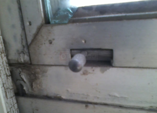 User submitted a photo of a window latch.