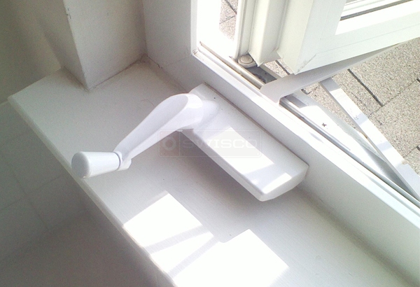 User submitted a photo of a window operator.