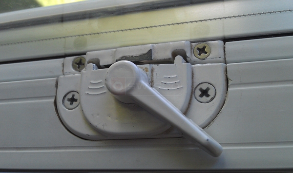 User submitted a photo of a window lock.